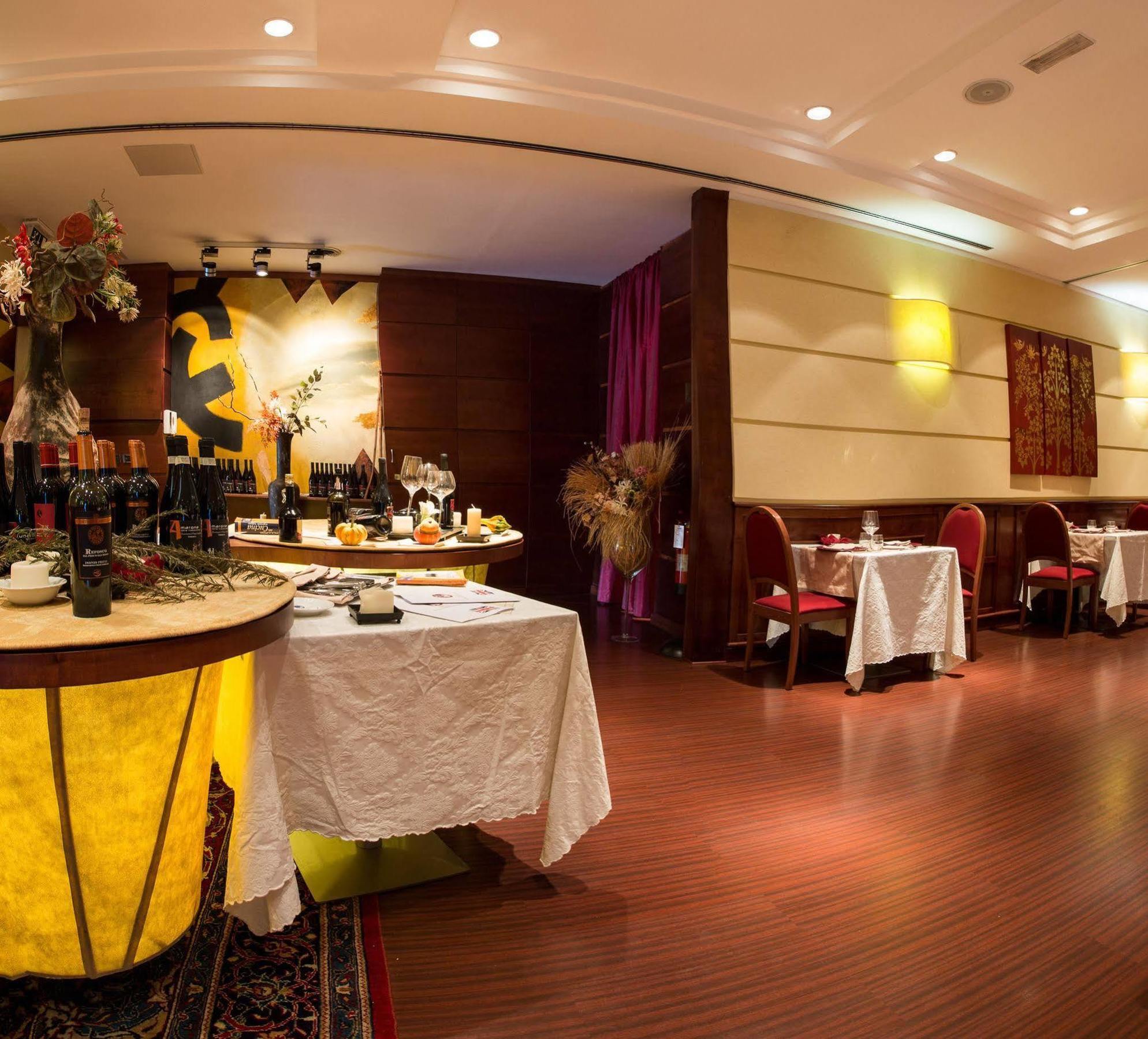 Hotel Imperatori Rome Luaran gambar