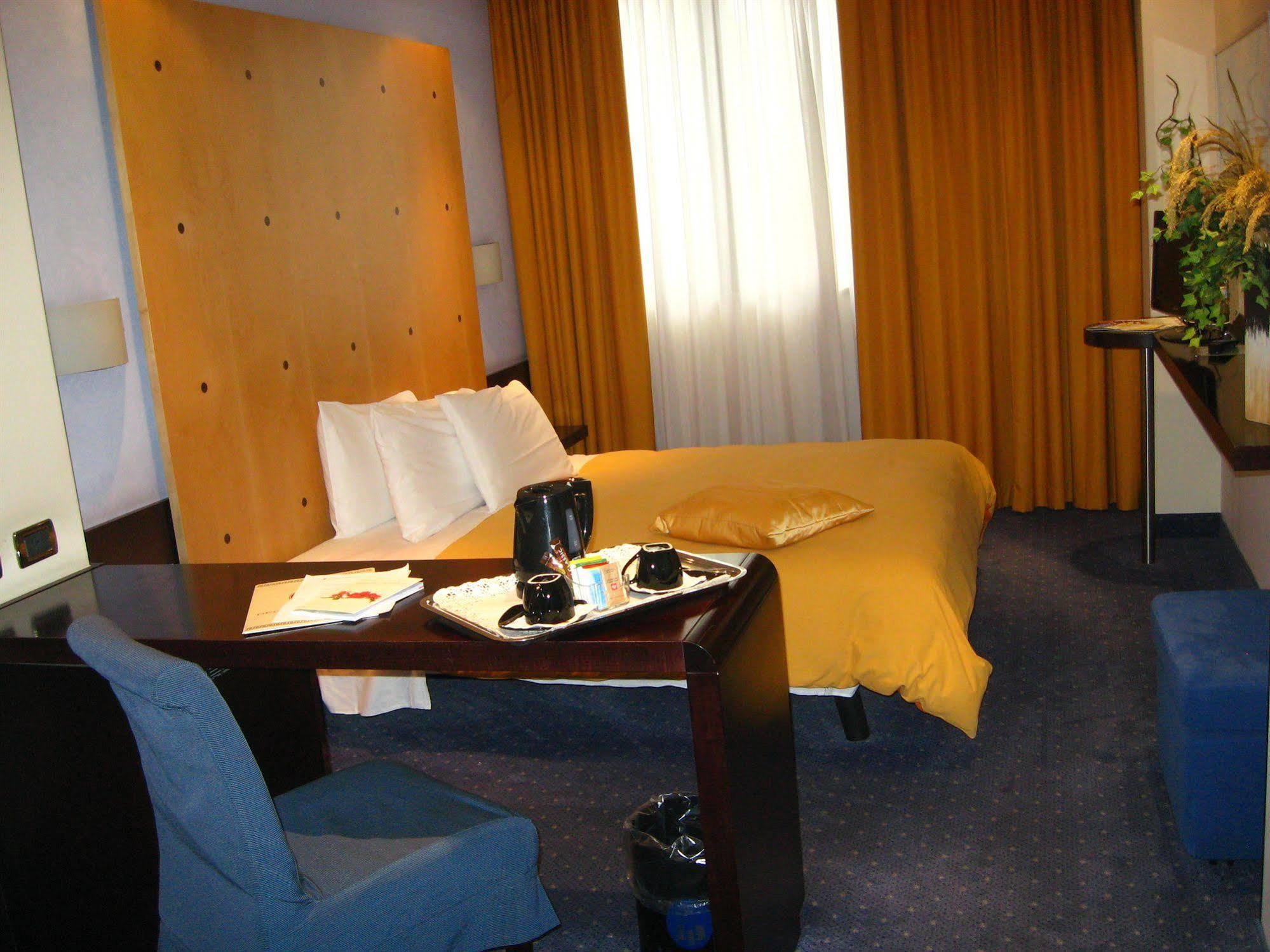 Hotel Imperatori Rome Luaran gambar